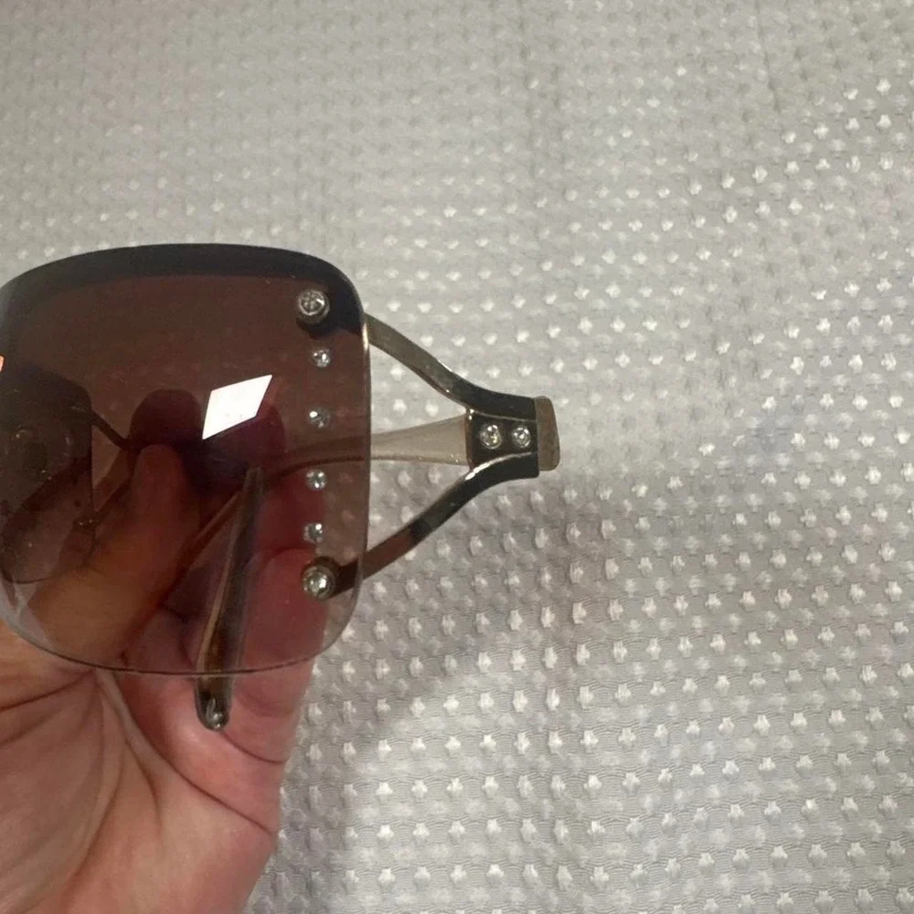 Vera style from Foster Grant sunglasses